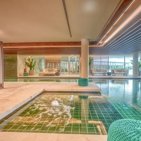 Infinity Tower Private Luxury *